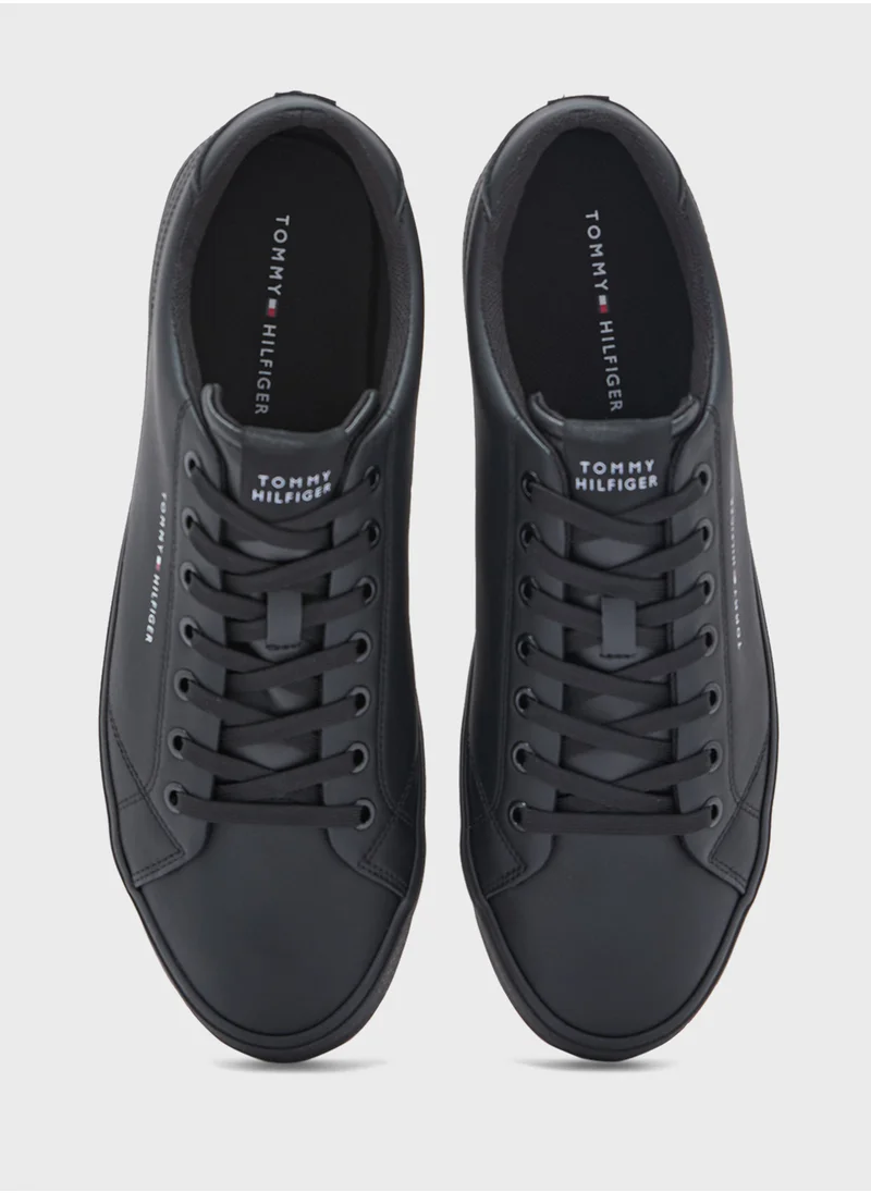 تومي هيلفيغر Hi Vulc Low Top Leather Sneakers