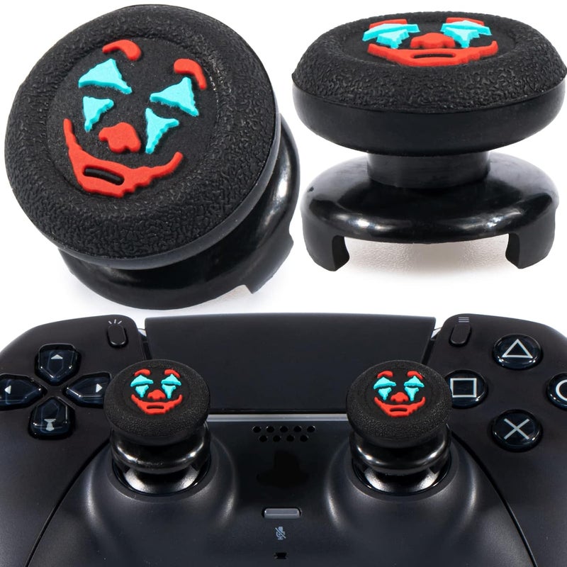 PlayRealm موسع عصا التحكم وغطاء مطاطي سيليكوني مزخرف 2 مجموعة لجهاز التحكم PS5 و PS4 (أسود جوكر) - Image 1