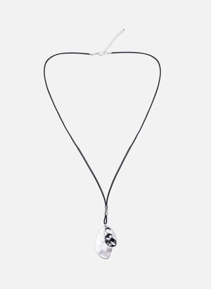 Lichi Lace necklace with metal pendants