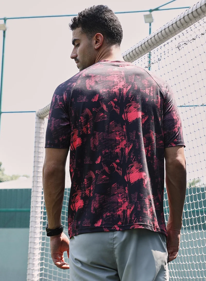 Campus Sutra Campus Sutra Men's Scarelet Red & Midnight Black Abstract-Imprint Activewear T-Shirt For Casual Wear | V-Neck | Short Sleeves | Jersey T-Shirt Crafted With Comfort Fit For Everyday Wear