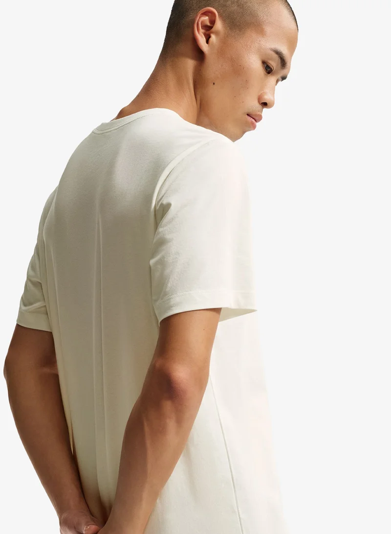 Nike SAIL Nsw Standard Café Swoosh Mug T-Shirt for Men | Best Price UAE