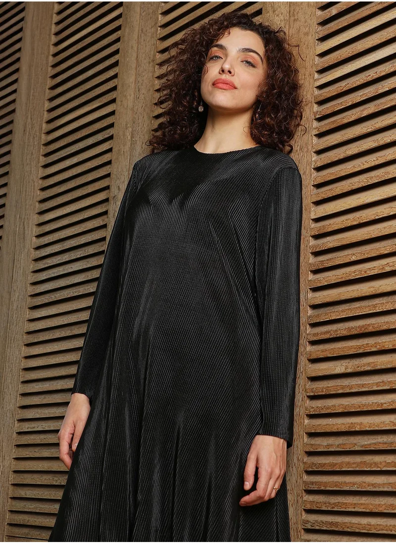 QISSA Women's Onyx Black Accordian Kurta Set
