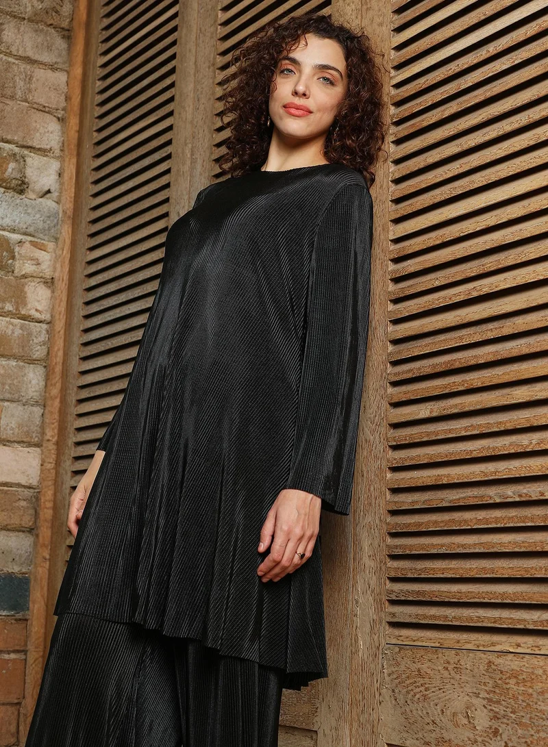  قصة Women's Onyx Black Accordian Kurta Set