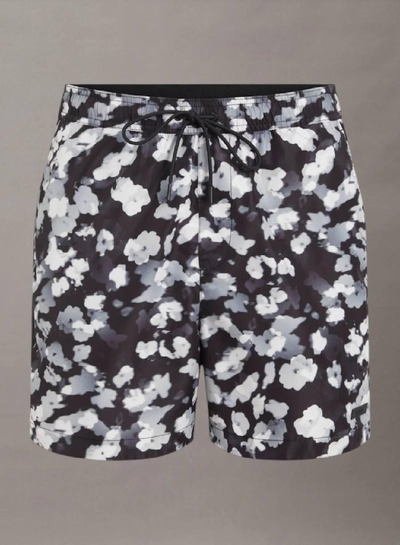 كالفن كلاين شورت سباحة متوسط برباط - سي كيه ريفايند - Image 4