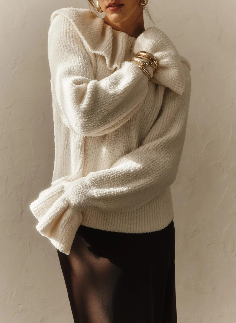 ليتشي سترة بكشكشة على الياقة والأكمام