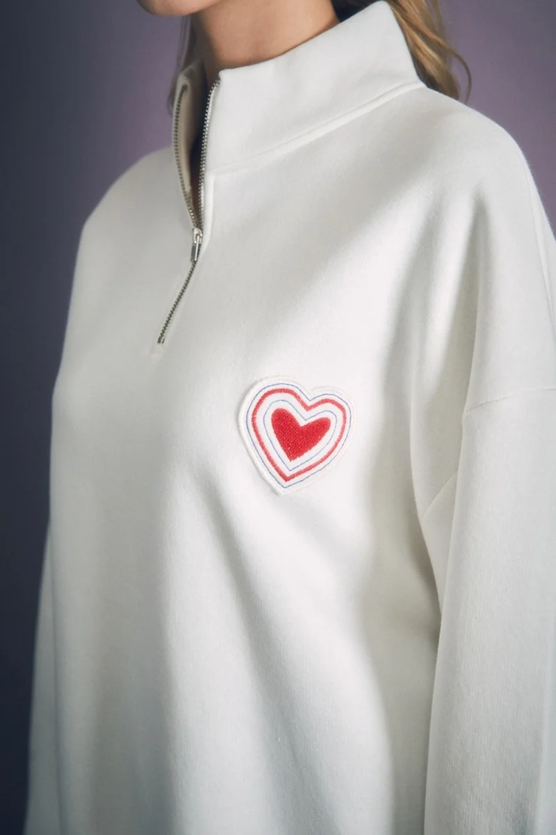 فولامودا Heart Embroidered Stand Collar Oversize Sweatshirt