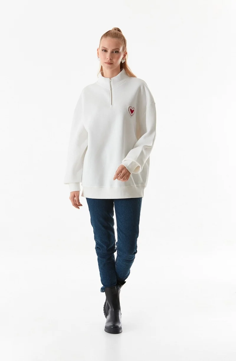 فولامودا Heart Embroidered Stand Collar Oversize Sweatshirt