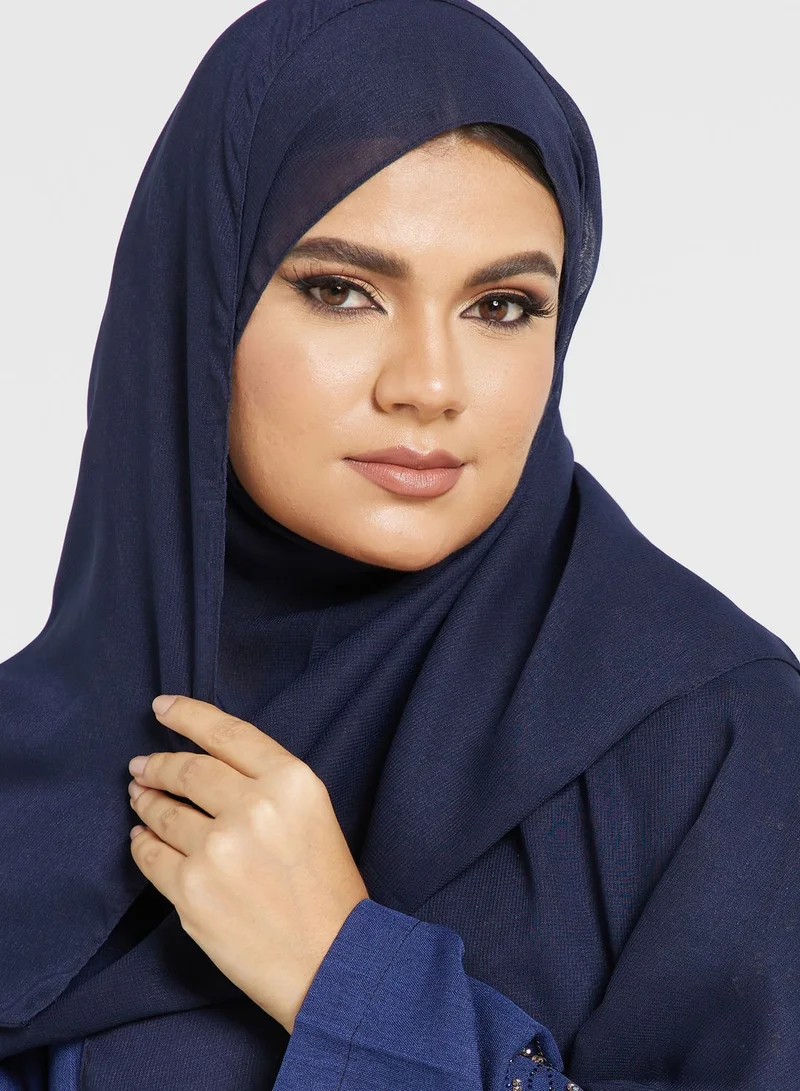 خزانة عباية مزينة بخرز