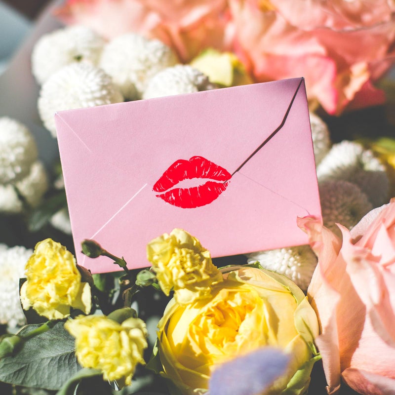 BLSUREFYX 1000 PCS Kissing Lips Stickers 2.2 x 1.4 Inch Kiss Sticker Self-Adhesive Waterproof Fade-Resistant Roll up Clear Lips Stickers for Gifts Party Handicraft Home Decoration Use Red - Image 2