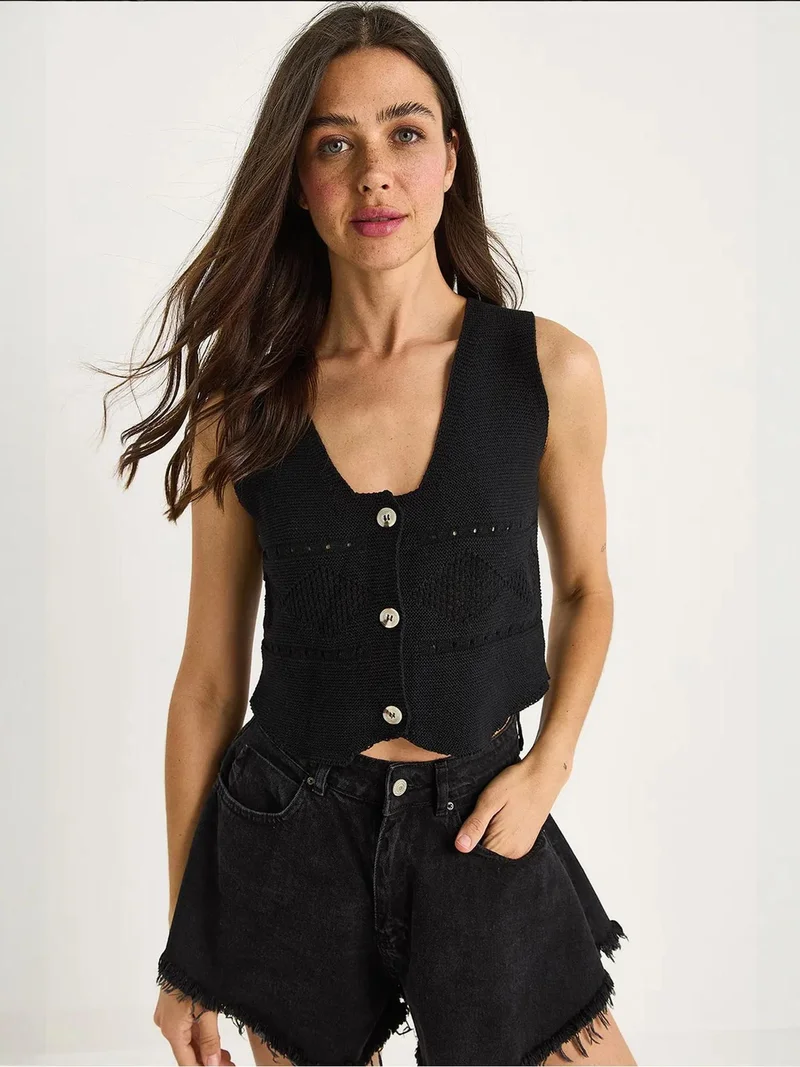 Bianco Lucci LUCCI Textured V-Neck Button Closure Crop Sweater Vest