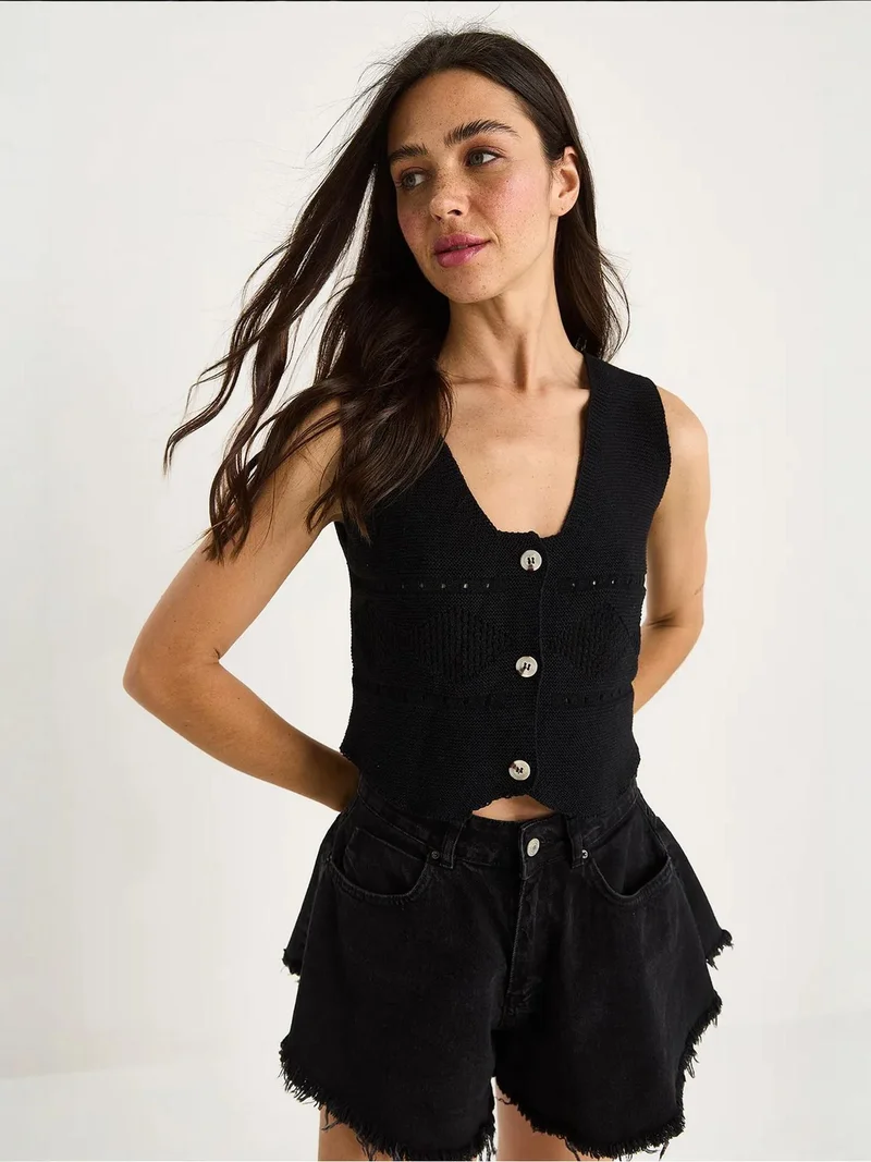 Bianco Lucci LUCCI Textured V-Neck Button Closure Crop Sweater Vest