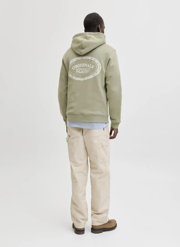 جاك اند جونز هودي بقصة عادية مزين بالشعار