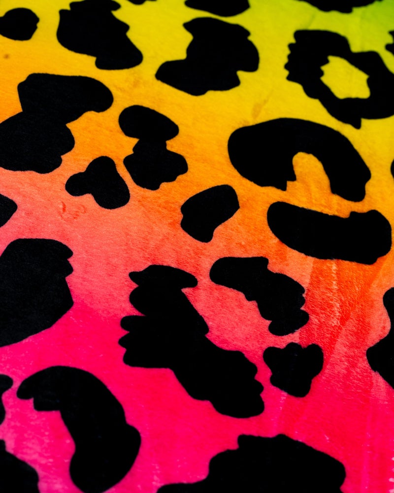 A for Adley Merch Super Colorful و Big Big Comfy Bannet مع شعار Adley Signature العملاق (Cheetah) - Image 5