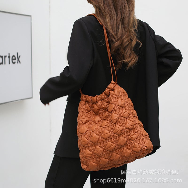 South Korea New Rhombus Bucket Bag 2023 Fashion Pleated Cloud Bag Down Shoulder Crossbody Shopping Big Bag - Image 3