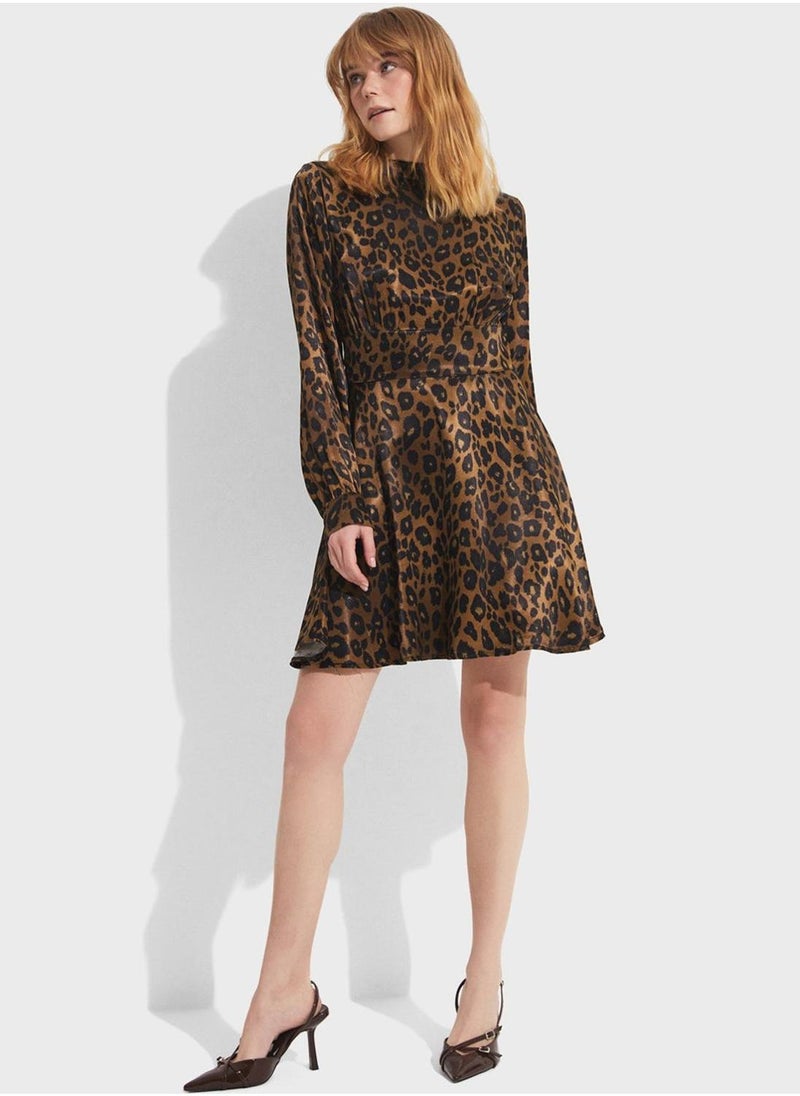 جون فستان بني بطبعة جلد النمر - Image 5