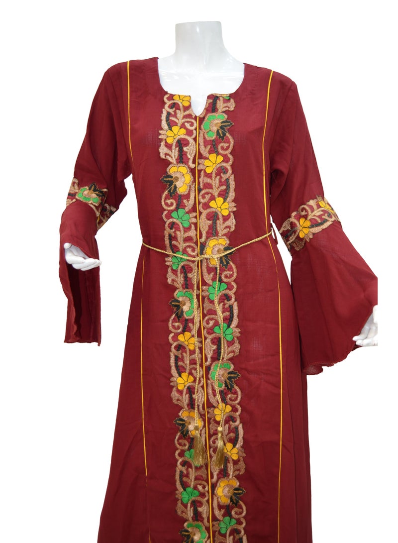 زينة فستان ماكسي قطني مطرز بخصر محدد - جلابية أنيقة بأكمام جرس مع حزام - قصة مستقيمة محتشمة - Image 2