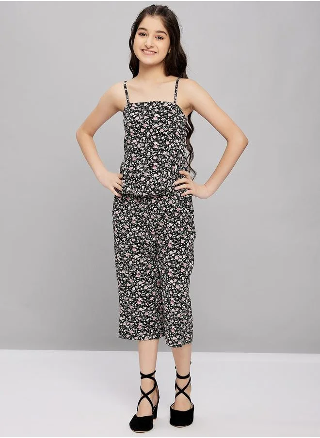 ستايلو بج All Over Print Square Neck Top and Cropped Pants Set