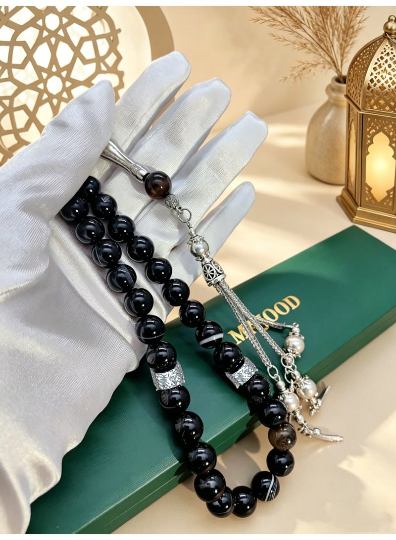 موجود MAJOOD/33 مسبحة من العقيق الأسود مع خط أبيض حقيقي/10 مم/للرجال والنساء - Image 3