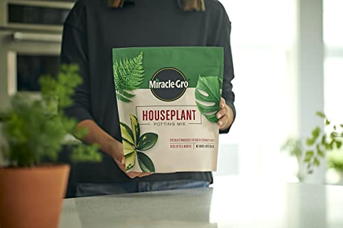 Miracle-Gro Houseplant Potting Mix - Fertilized Soil, Designed to be Less Prone to Gnats, 4 qt. (2-Pack) - Image 3