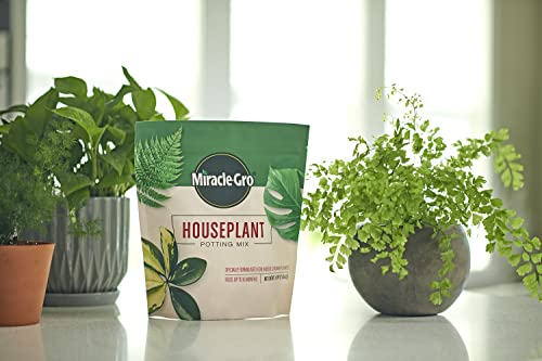 Miracle-Gro Houseplant Potting Mix - Fertilized Soil, Designed to be Less Prone to Gnats, 4 qt. (2-Pack) - Image 2
