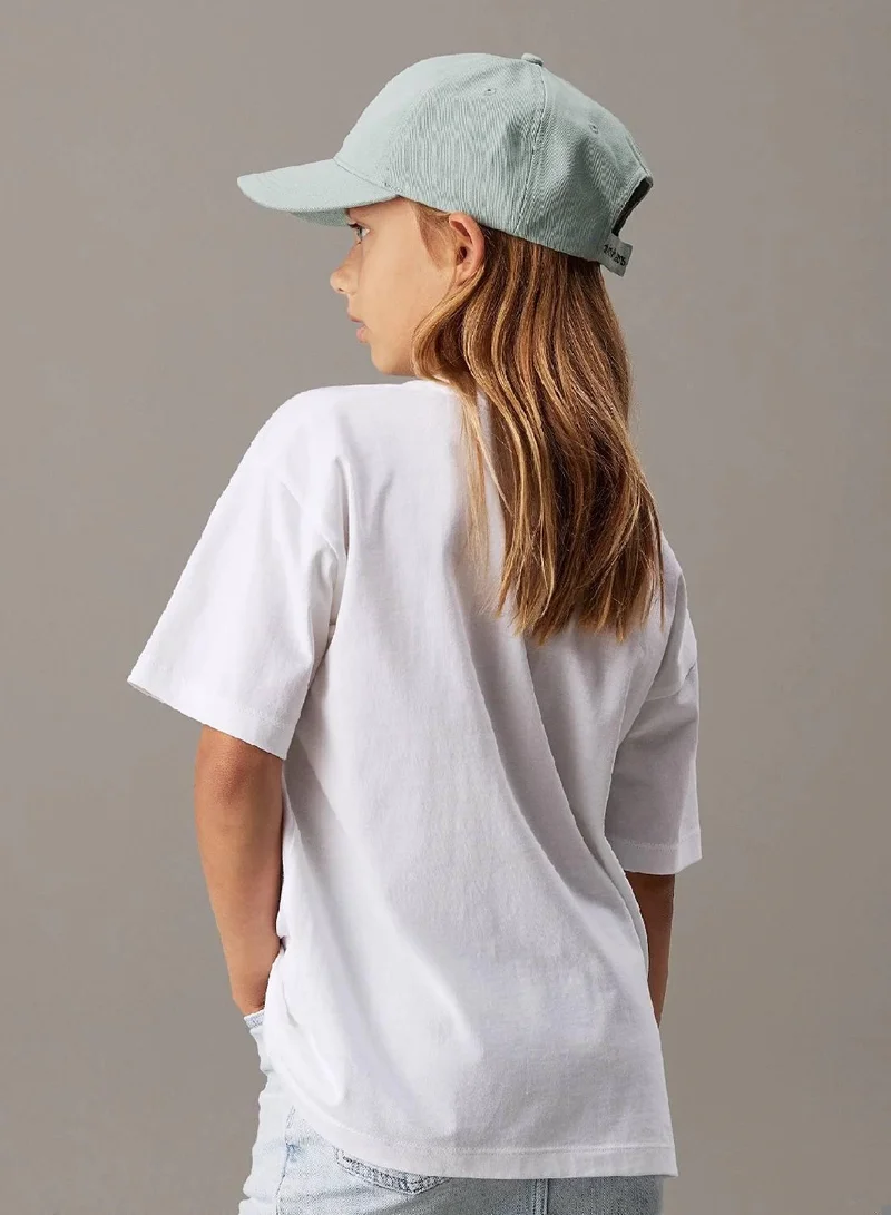 كالفن كلاين جينز تيشرت مزين بشعار كلفن كلاين