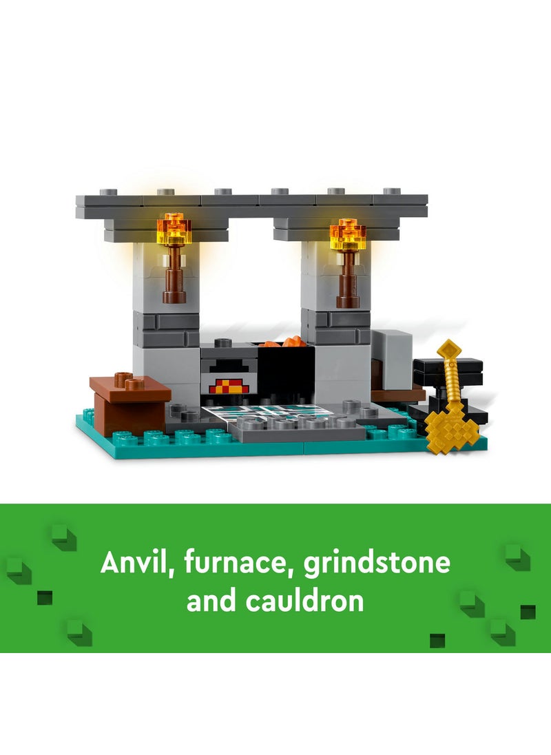 LEGO Minecraft® The Armoury Building Adventure 21252 (203) Pieces  - Image 4