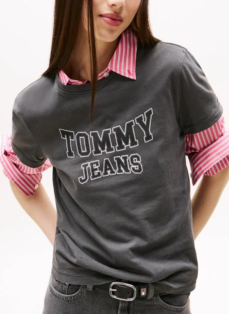 TOMMY JEANS Graphic Crew Neck T-Shirt