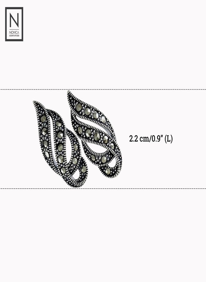 نوفيكا أقراط نوفيكا المصنوعة يدوياً من حجر الماركاسيت، مصنوعة من الفضة الإسترليني عيار 925 من تايلاند، لونها رمادي "شرائط متلألئة". - Image 3