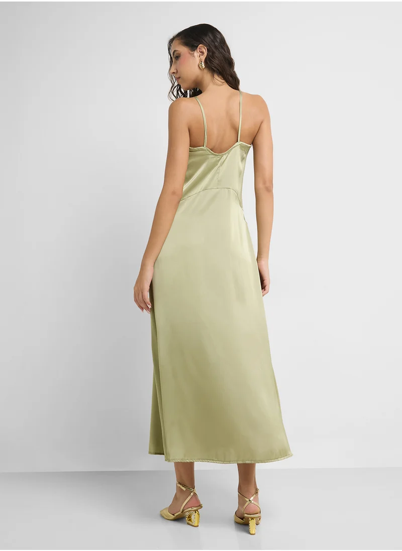 جينجر Strappy Satin Slip Dress