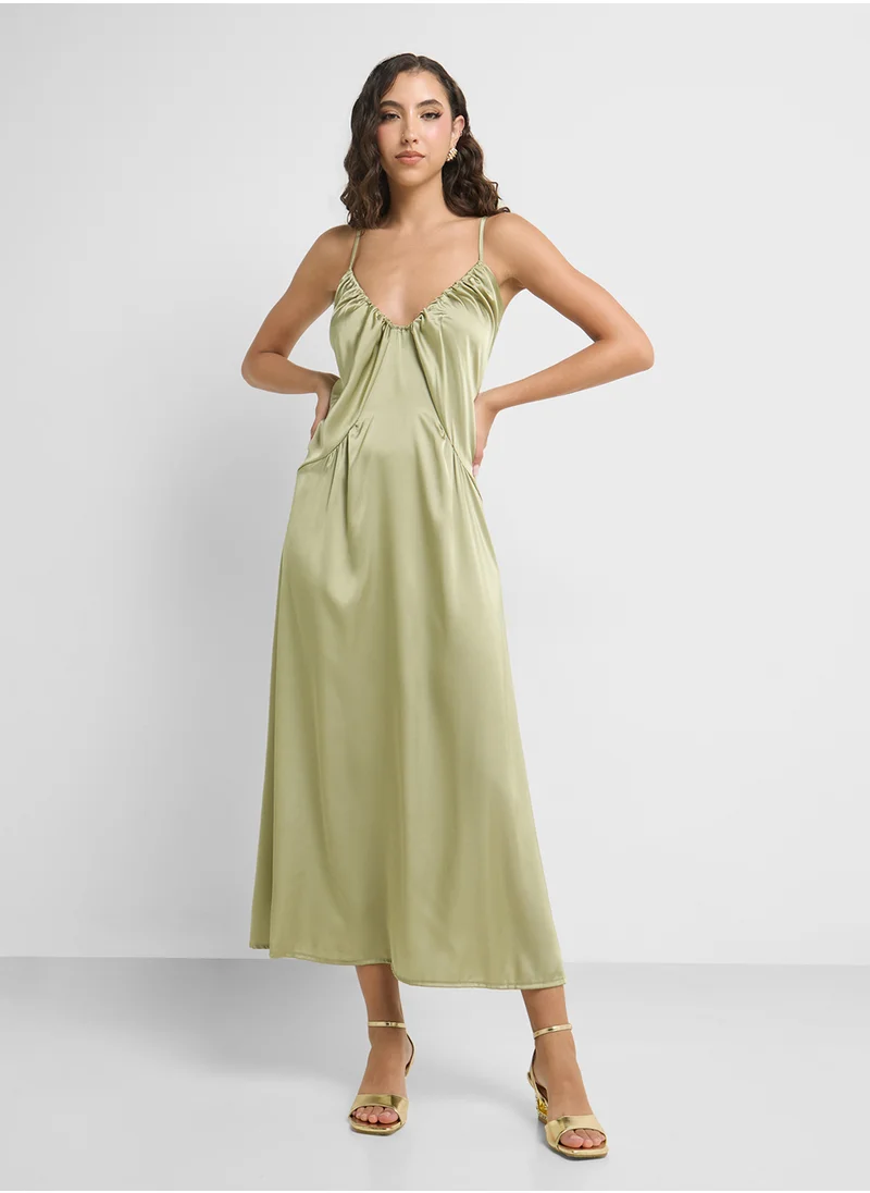 جينجر Strappy Satin Slip Dress