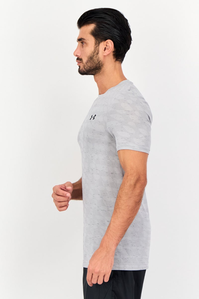 UNDER ARMOUR تي شيرت رياضي للرجال بأكمام قصيرة مناسب في الهواء الطلق، رمادي مائل إلى البياض - Image 2