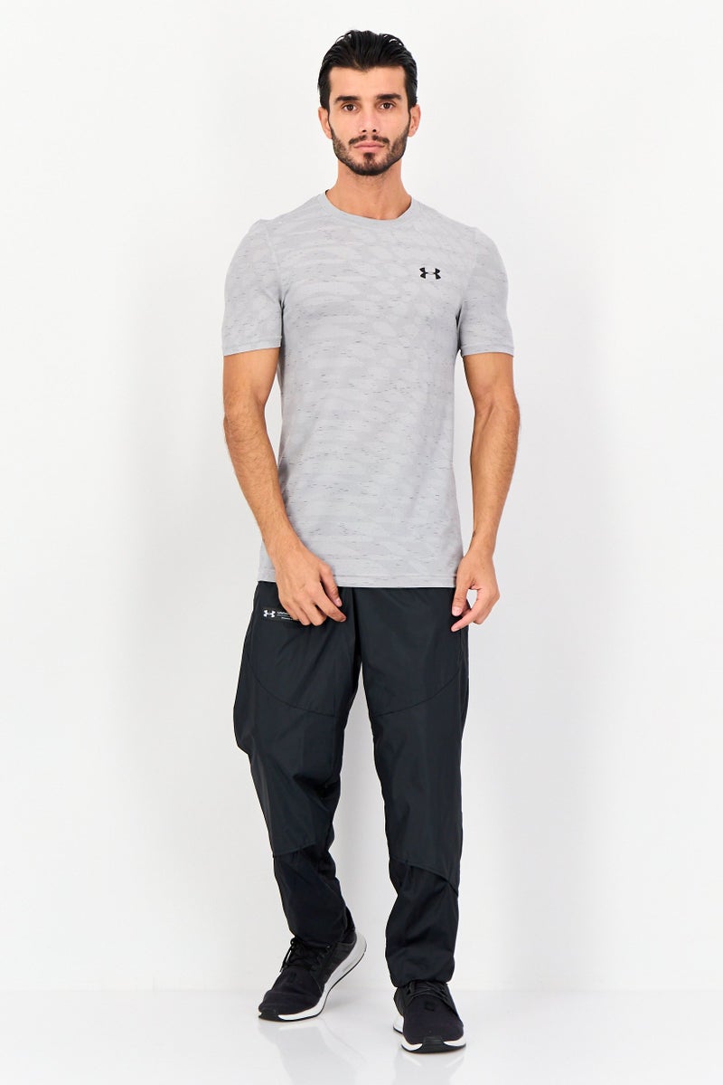 UNDER ARMOUR تي شيرت رياضي للرجال بأكمام قصيرة مناسب في الهواء الطلق، رمادي مائل إلى البياض - Image 3