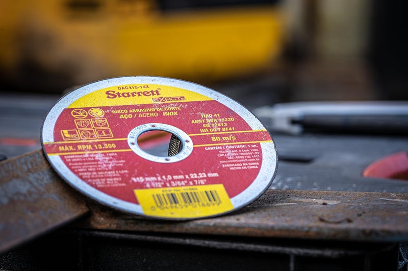 ستارريت Starrett Angle Grinder Cutting & Slitting Discs - Pack of 12 - For Stainless Steel, Metals & Plastics - 115 x 1mm with 22.23mm Bore - 4.5" Cut-Off Wheel - Image 2