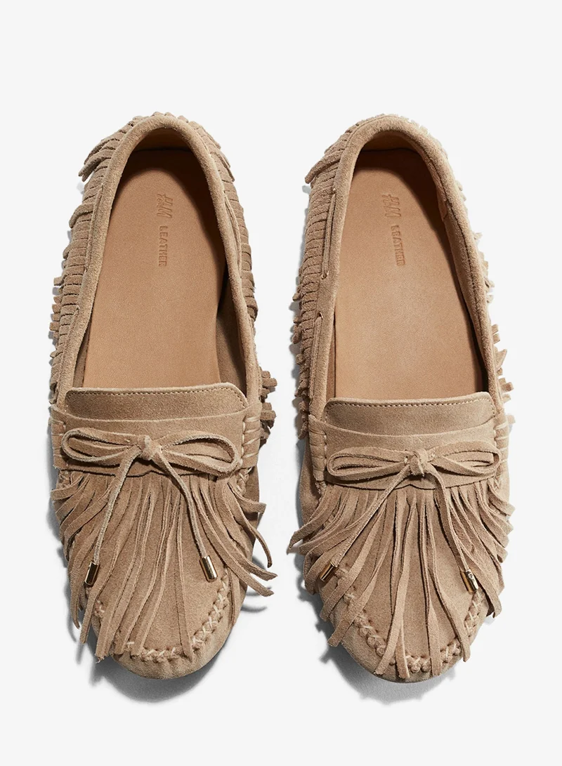 اتش اند ام حذاء لوفر بشرّابات من الشمواه