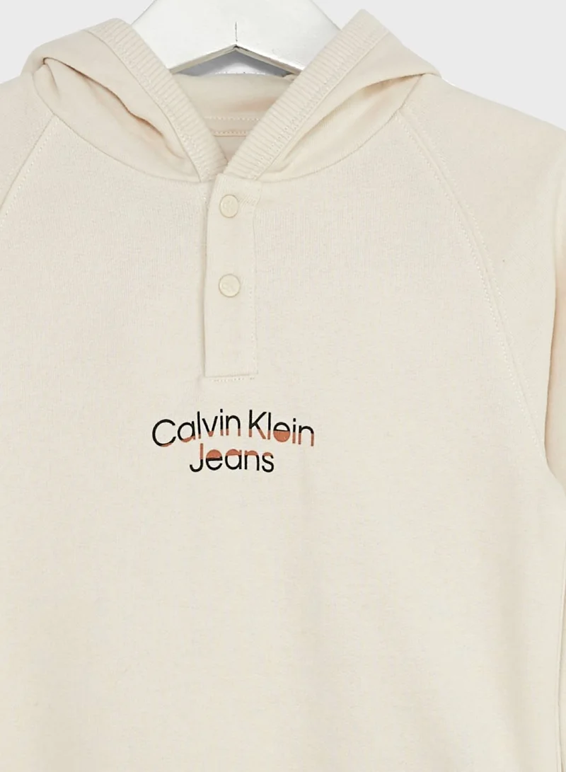 كالفن كلاين جينز هودي بشعار إنفانت هيرو