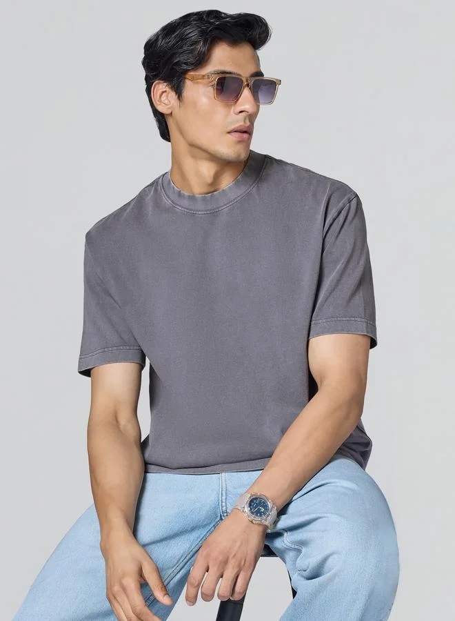 اكس واي اكس اكس تيشيرت قطني رمادي مُغسول بحمض