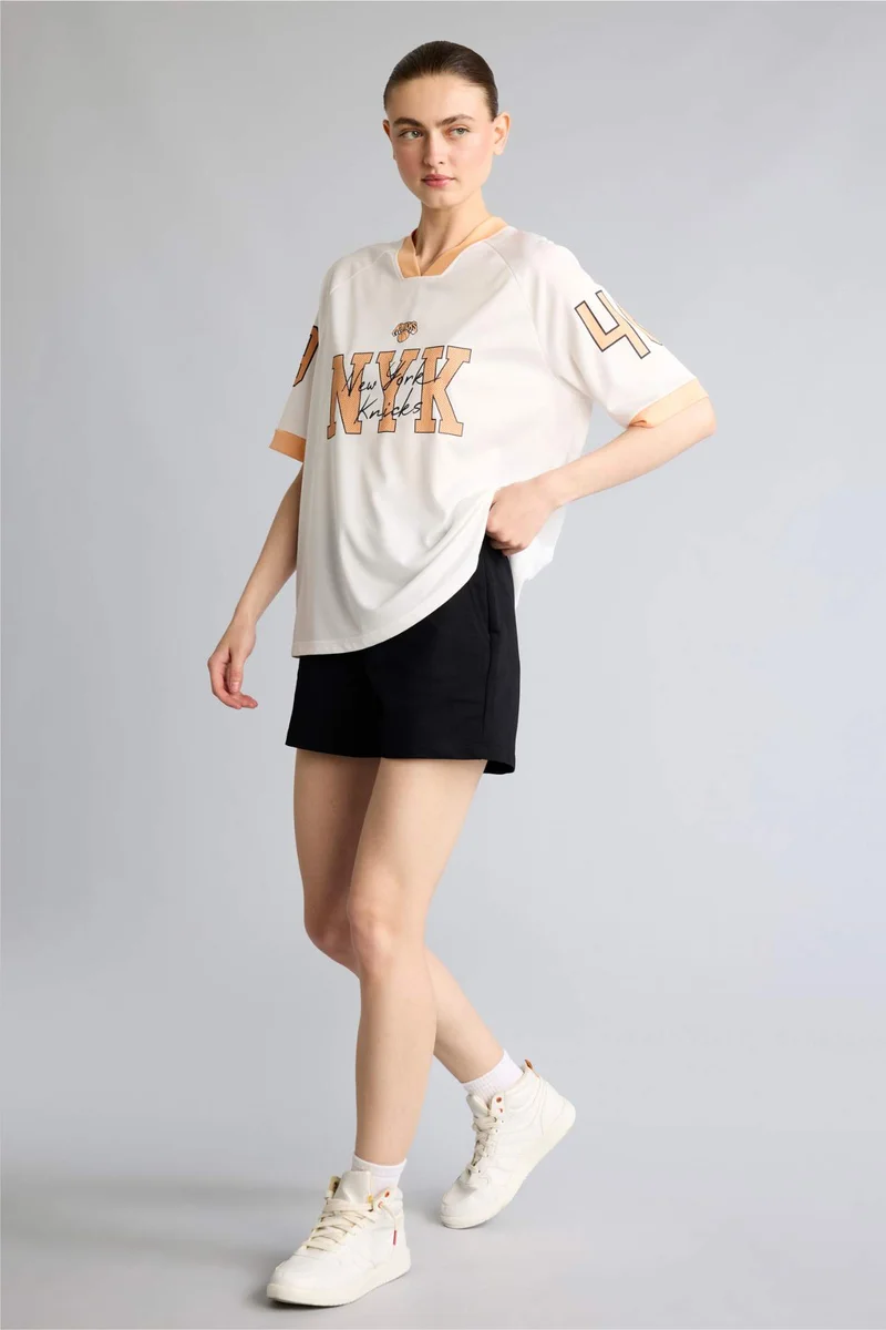 ديفاكتو NBA New York Knicks Licensed Oversize Fit Tulle Short Sleeve T-Shirt