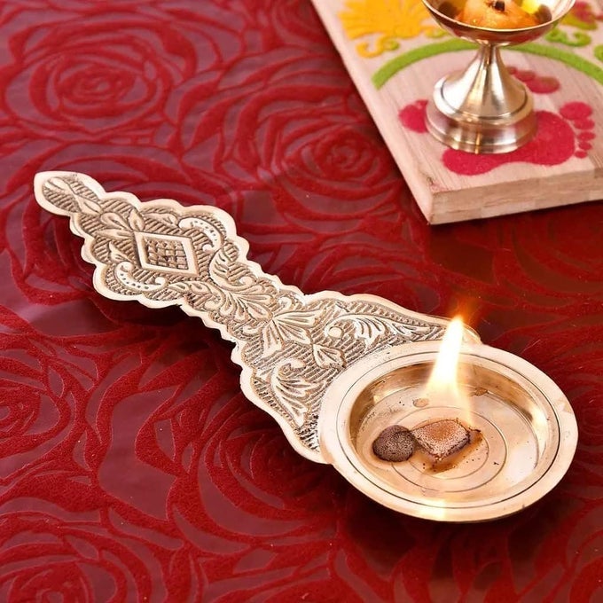 PURE BRASS KAPUR DANI KAPOOR AARTI KAPUR BURNER BRASS DEEPAM ARATHI STAND FOR DHOOP PUJA CAMPHOR HOLDER WITH HANDLE SIZE 8 SET OF 1PCS 99INCH