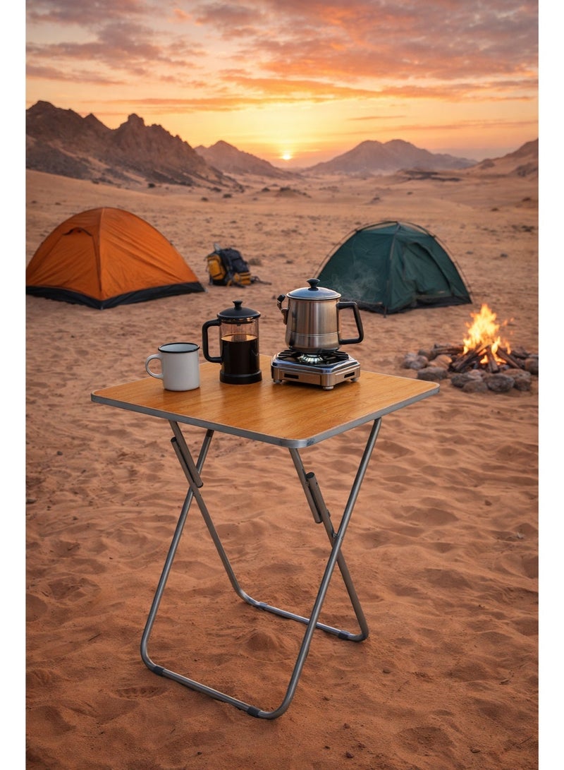طاولة معدنية مربعة قابلة للطي من الخشب البني - للتخييم المنزلي الداخلي والخارجي، مطبخ خارجي، المشي لمسافات طويلة، النزهات، الحفلات، مكتب أدوات طاولة الطعام - 60 × 60 × 70 سم - Image 1