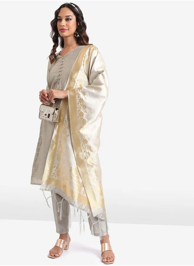 فيشود Women Grey Printed Kurta Set with Dupatta by Styli