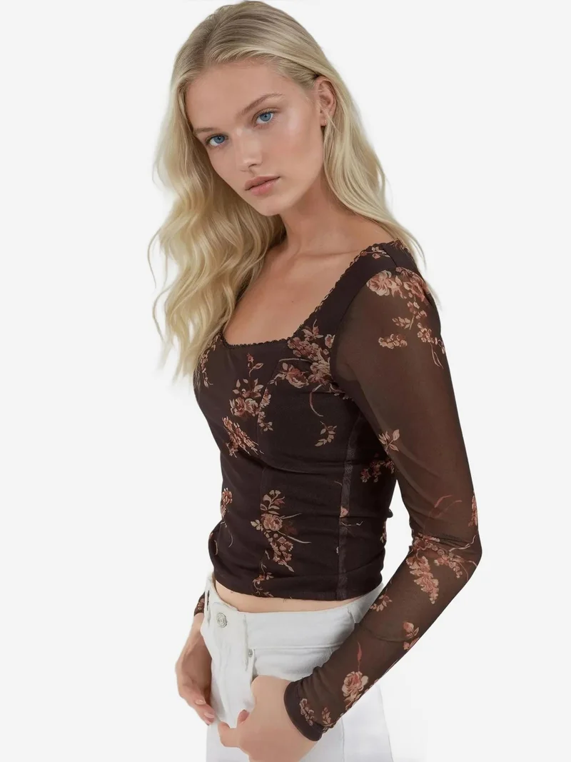 هيكاب بلوزة بأكمام طويلة بطبعة ياقة على شكل قلب