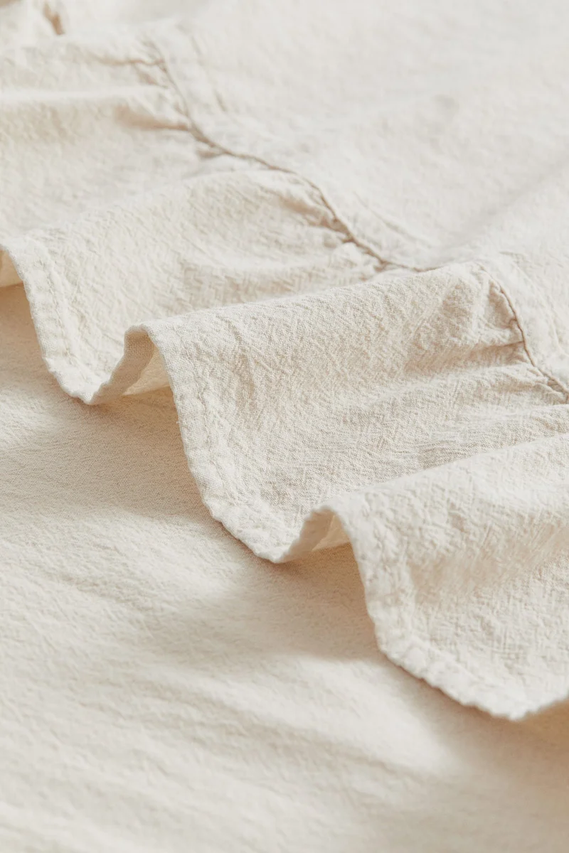 H&M Frill-trimmed tablecloth