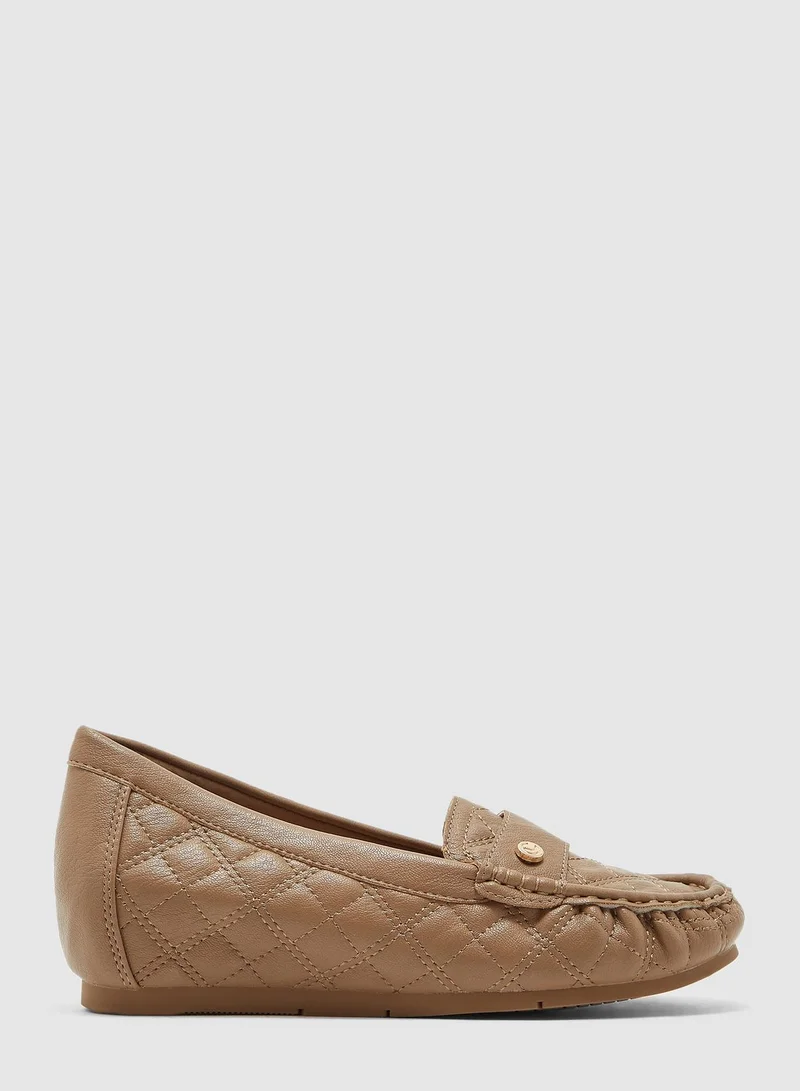 Le Confort Stud Detail Wedge Pump