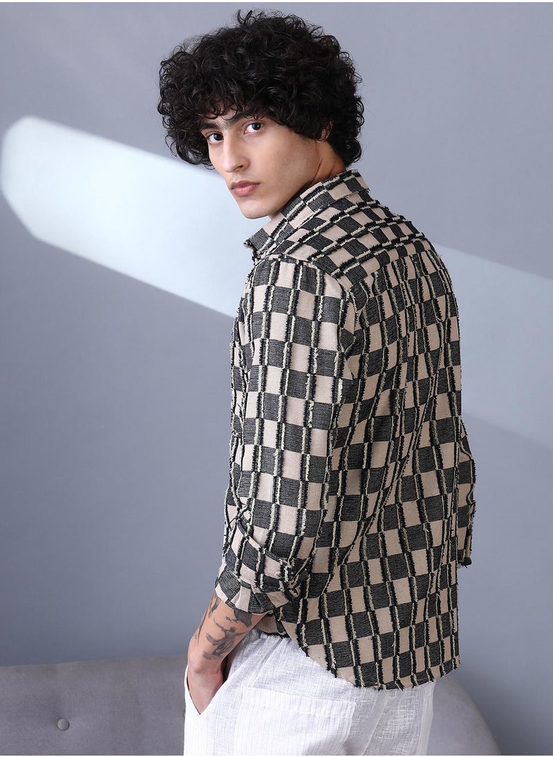 Campus Sutra Campus Sutra Men's Charcoal Black & Off-White Block-Edge Shirt For Casual Wear | Spread Collar | Long Cuffed Sleeves | Button Closure | Shirt Crafted With Comfort Fit For Everyday Wear  - Image 3