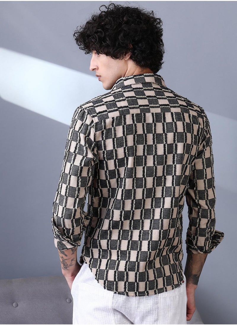 Campus Sutra Campus Sutra Men's Charcoal Black & Off-White Block-Edge Shirt For Casual Wear | Spread Collar | Long Cuffed Sleeves | Button Closure | Shirt Crafted With Comfort Fit For Everyday Wear  - Image 5