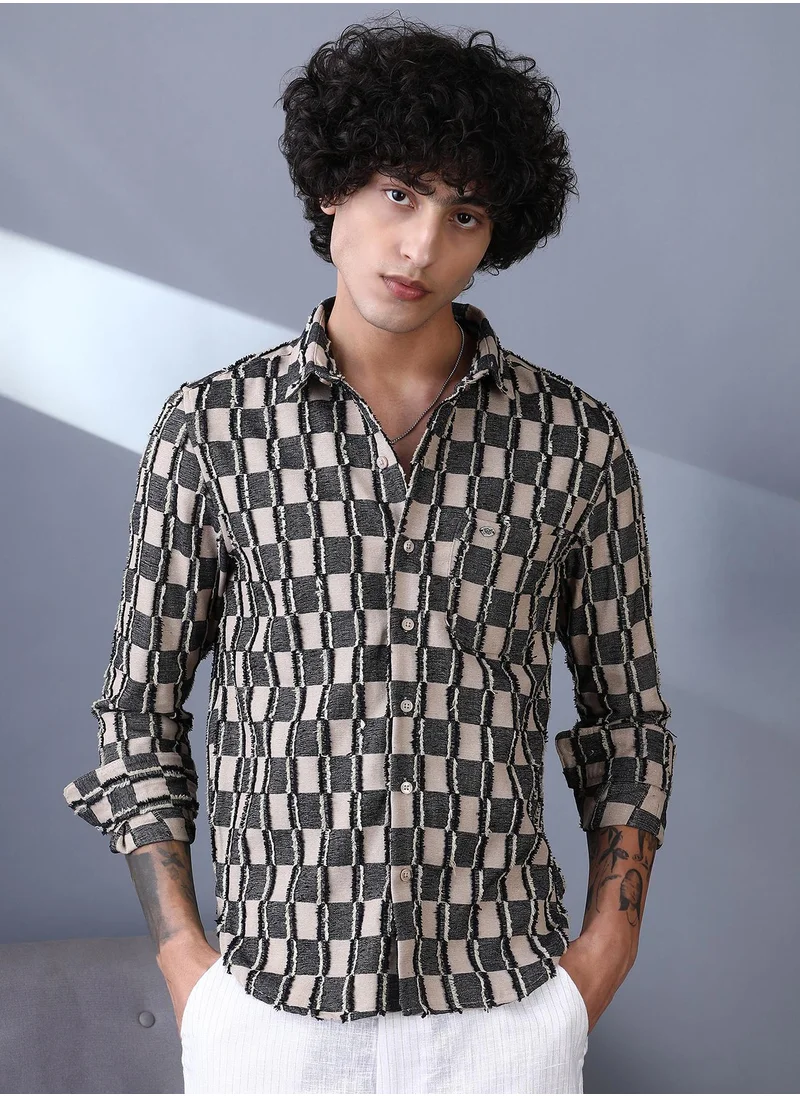 كامبوس سوترا Campus Sutra Men's Charcoal Black & Off-White Block-Edge Shirt For Casual Wear | Spread Collar | Long Cuffed Sleeves | Button Closure | Shirt Crafted With Comfort Fit For Everyday Wear