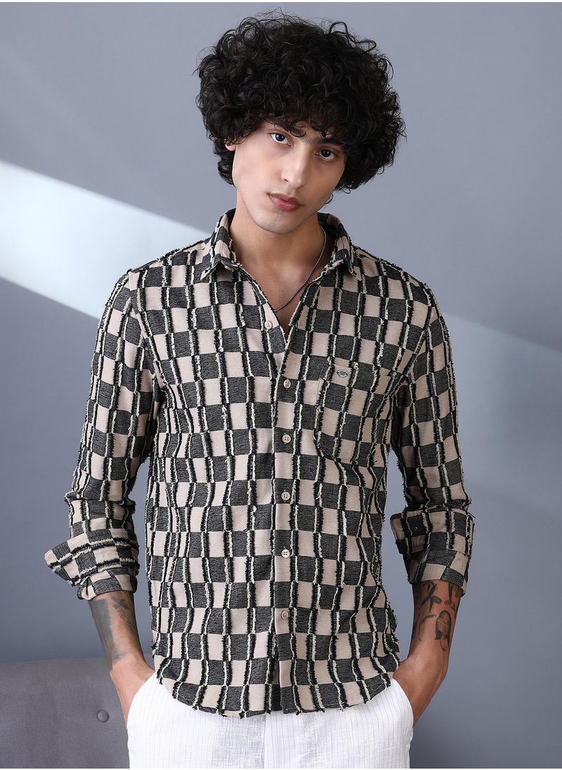 Campus Sutra Campus Sutra Men's Charcoal Black & Off-White Block-Edge Shirt For Casual Wear | Spread Collar | Long Cuffed Sleeves | Button Closure | Shirt Crafted With Comfort Fit For Everyday Wear  - Image 2