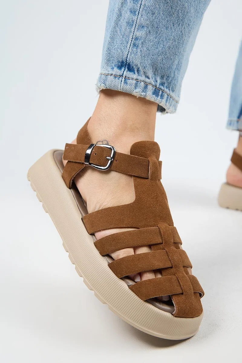 مانجيرو صندل نسائي من الجلد الطبيعي من مانييرو روزا، لون بني داكن