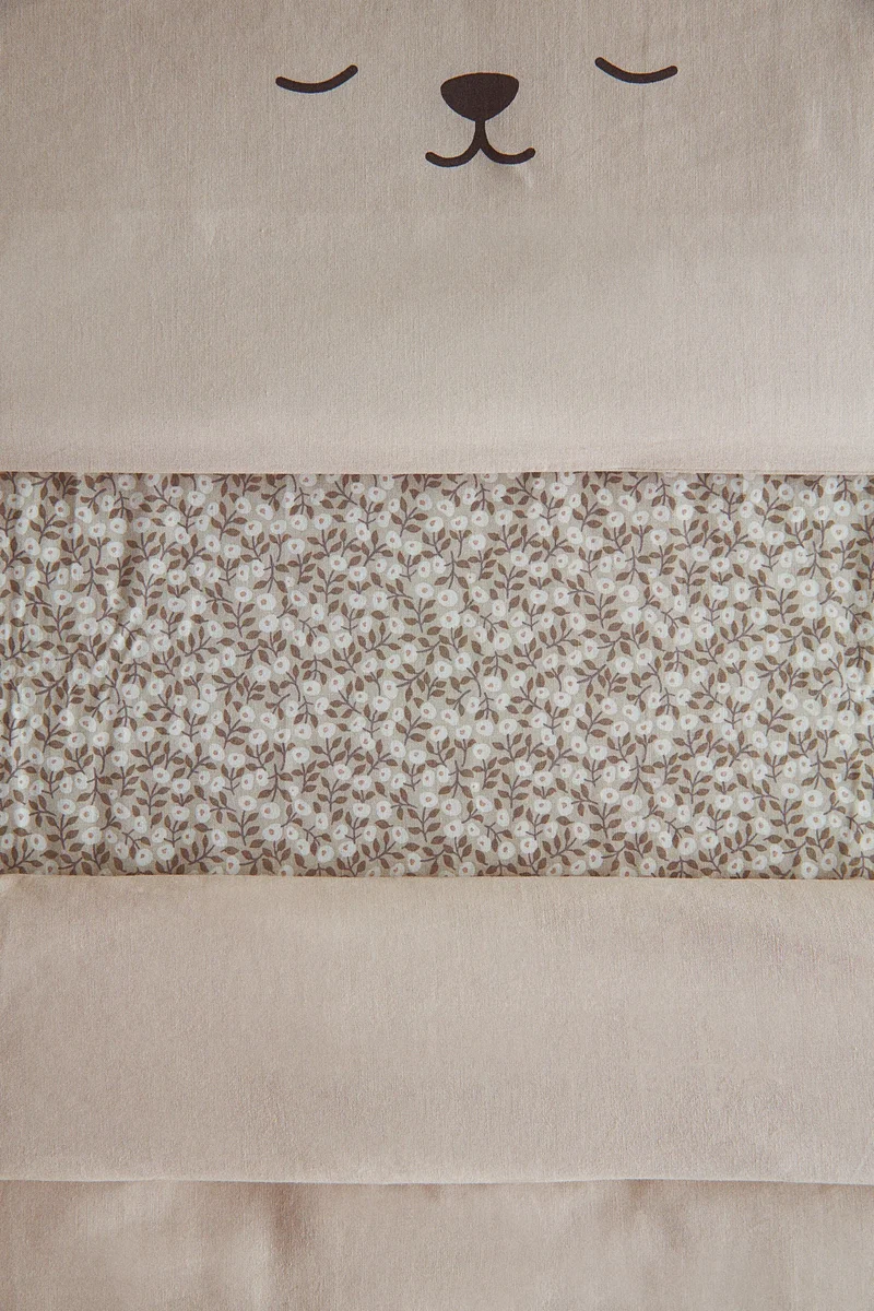 اتش اند ام Cot fitted sheet