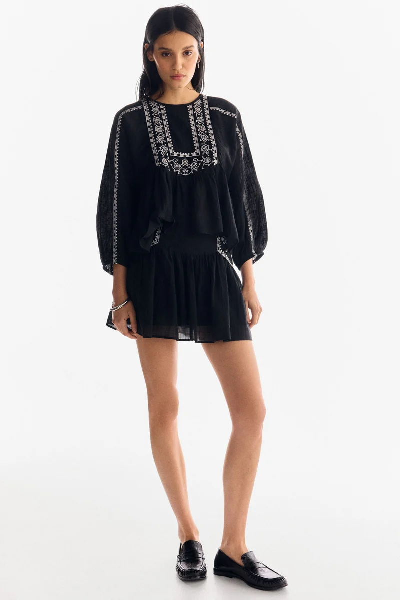 اتش اند ام بلوزة مطرزة